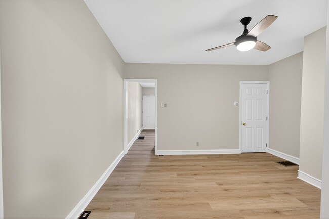 Building Photo - 2 Bedroom in New Castle