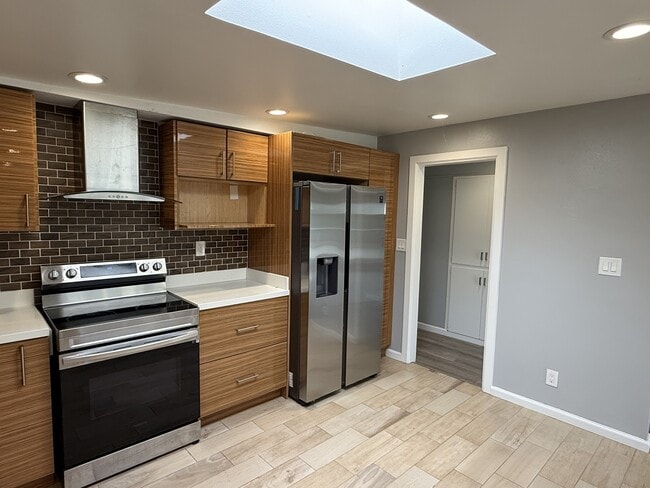 Building Photo - 4717 Beechwood Ave