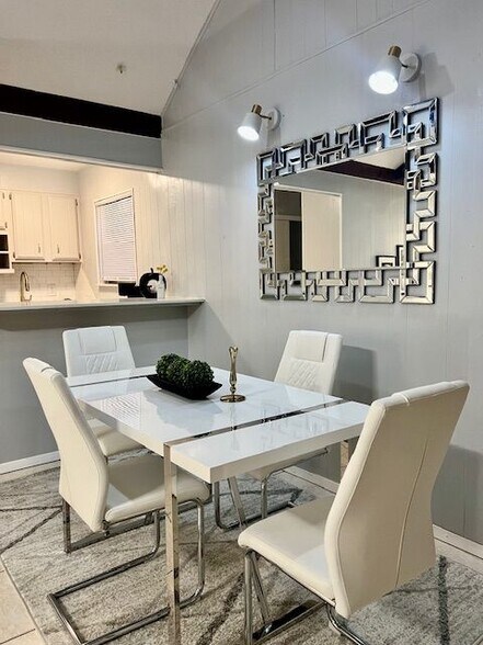 Building Photo - 228 Country Club Rd