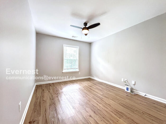 Building Photo - 2576 Alvecot Cir SE