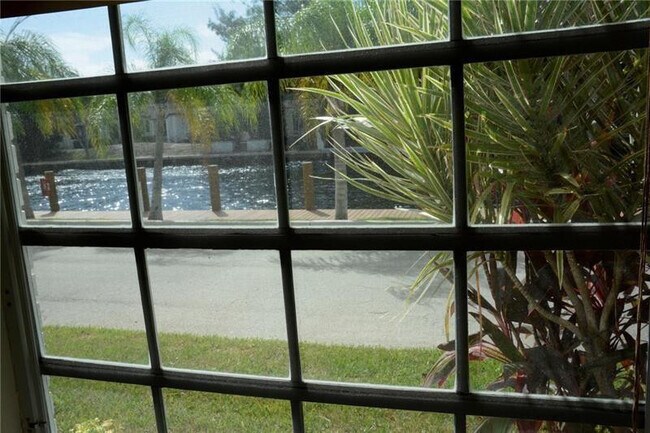 Building Photo - 6499 Bay Club Dr