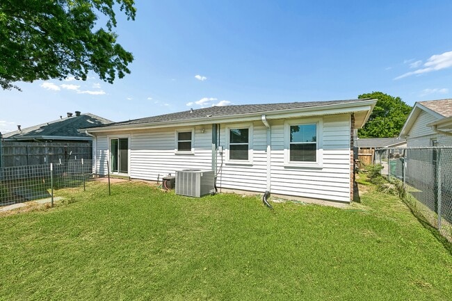 Building Photo - 8844 Fulton St