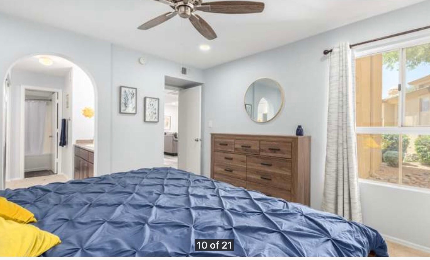 Building Photo - 1880 E Morten Ave