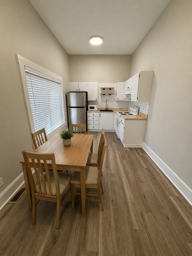 Building Photo - 1618ELL
