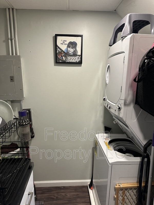 Building Photo - 12 Liberty St