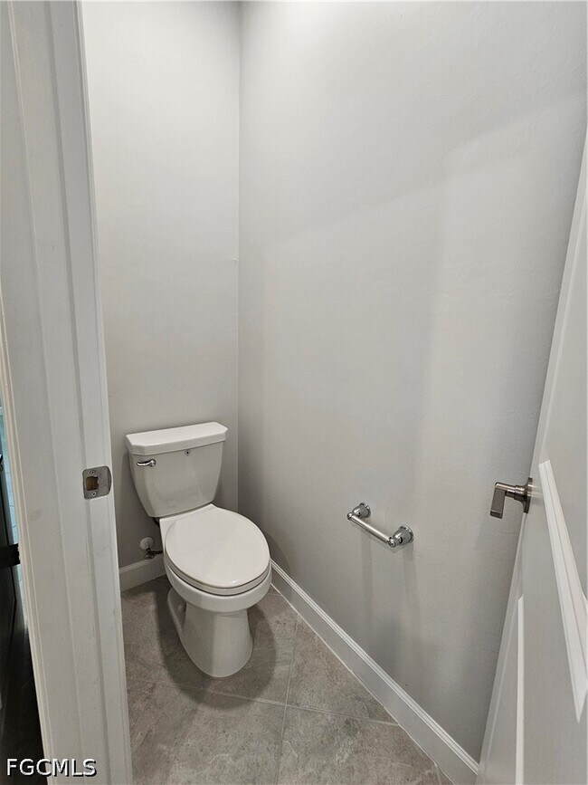 Building Photo - 20501 Hazelnut Ct S