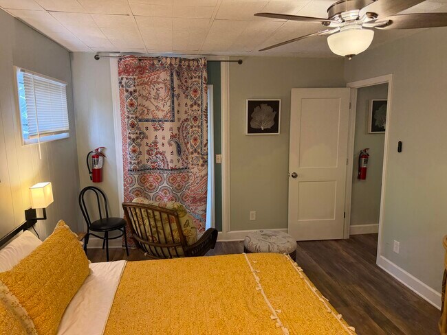 Building Photo - 3350 NE Indian River Dr