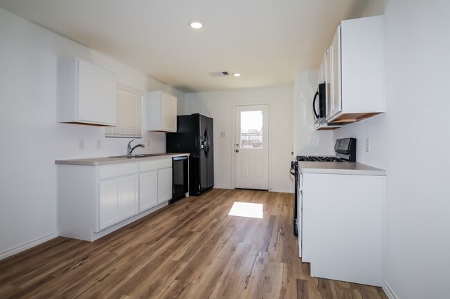 Building Photo - 11052 N Lake Mist Ln