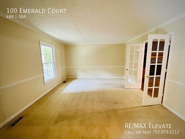 Building Photo - 100 Emerald Ct