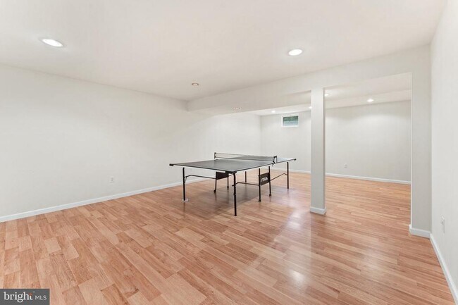 Building Photo - 8000 Sandburg Ct