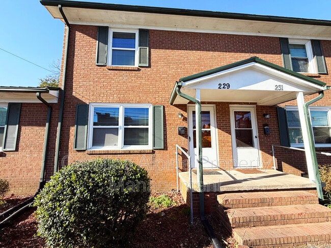 Primary Photo - 229 W Kerr St