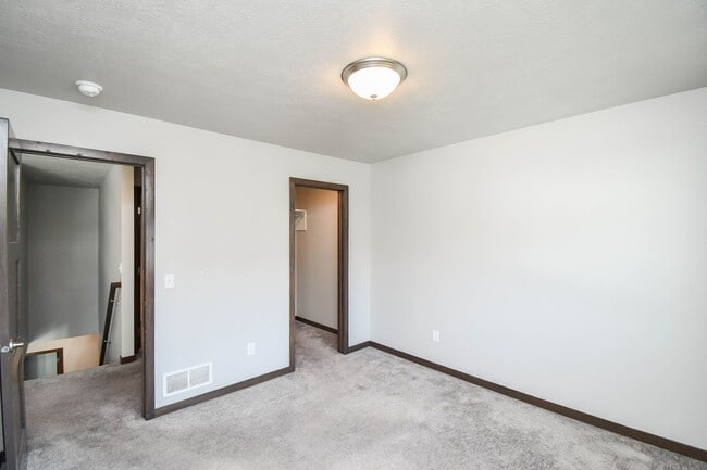 Building Photo - Stylish Townhome in Harrisburg School District – Open Floor Plan & Loft!