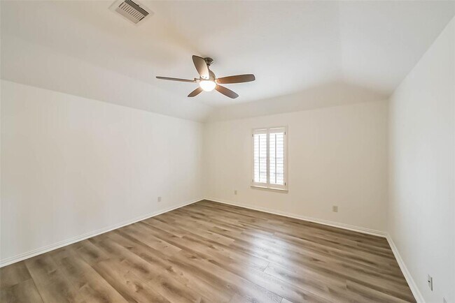 Building Photo - 1202 Maroon Ln