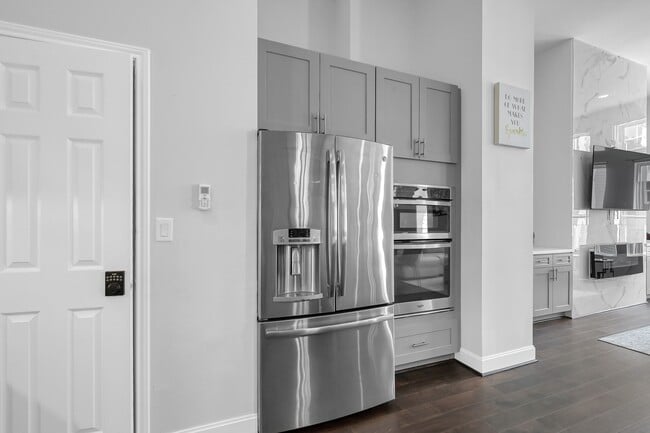 Building Photo - 2116 Oatfield Dr