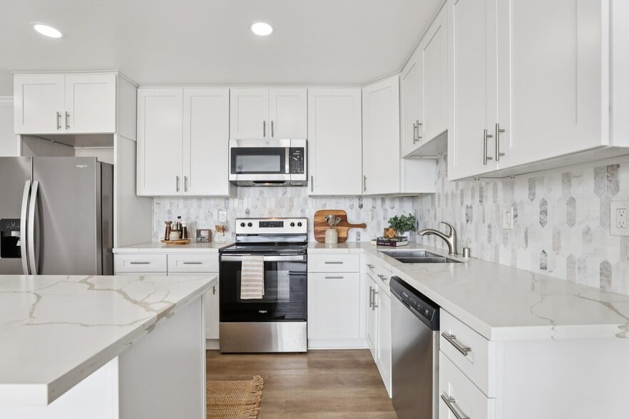 Building Photo - 383 Bay Shore Ave
