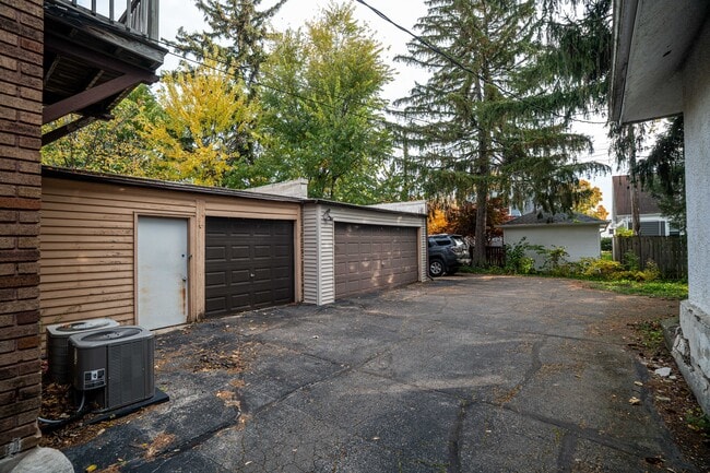 Building Photo - 522 N 65th St