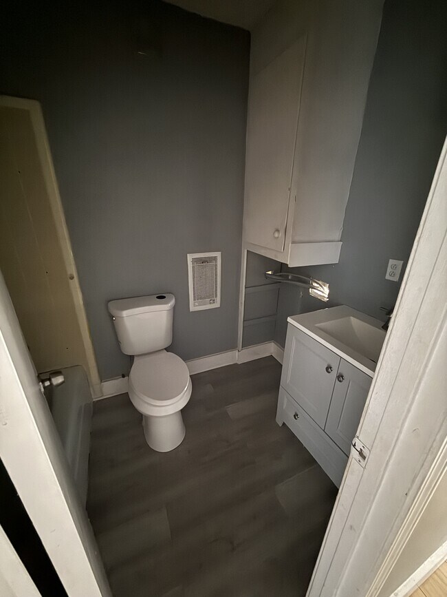 Primary Photo - 133 Center St