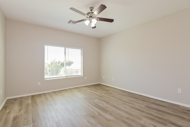 Building Photo - Inviting 4-Bedroom Home with Community Amenities