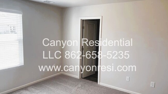 Building Photo - Charming ingle family house!3bedrooms, 3ba...