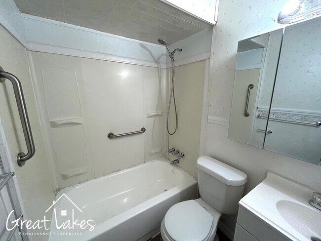 Building Photo - Charming 3 Bedroom 1 Bathroom now available for rent