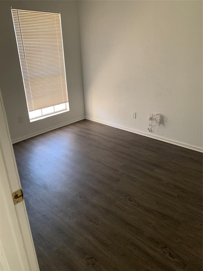 Building Photo - 4608 Bundyhill Dr