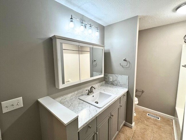 Building Photo - 2805 Big Bend Dr