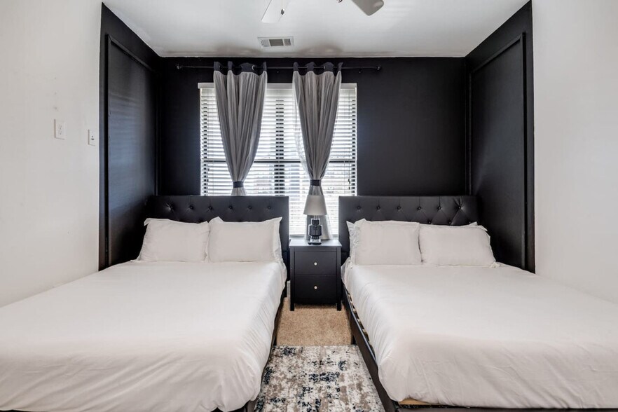 Building Photo - 5250 Town and Country Blvd