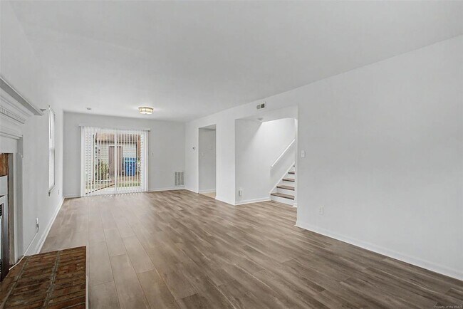 Building Photo - 285 Merrimac Trail