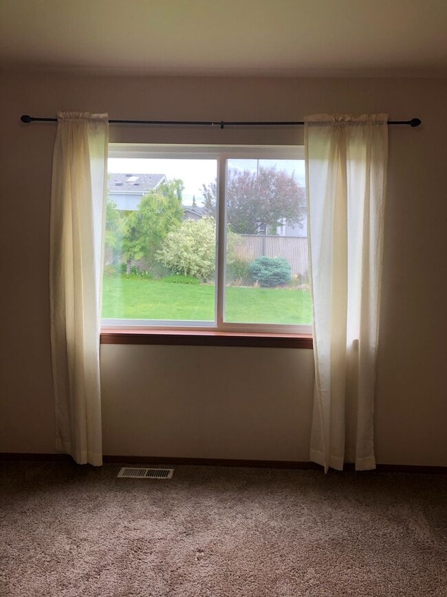 Building Photo - Beautiful 3 bed/2 bath rambler!