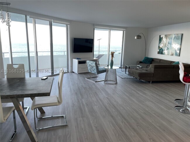 Building Photo - 5161 Collins Ave