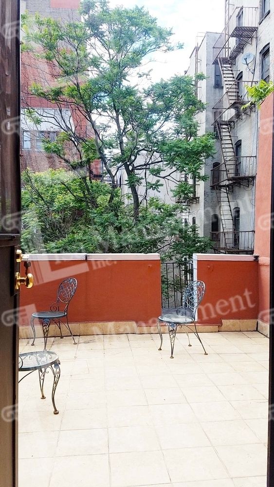 Building Photo - 1700 Lexington Ave