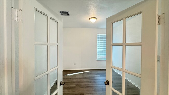 Building Photo - 8111 Royal Palm Ct