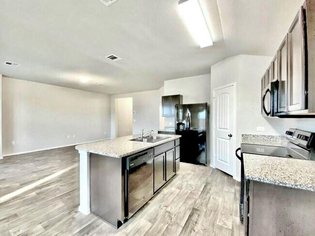 Building Photo - 5905 Ronee Leah Dr