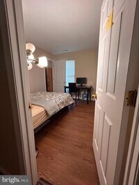 Building Photo - 8 Trout Lily Ct