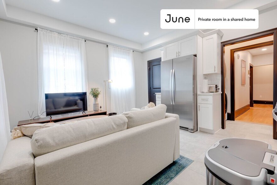 Building Photo - Room in Shared 3 bed/1 bath home