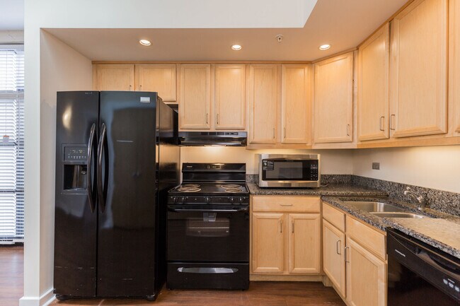 Building Photo - MacTavish Flats