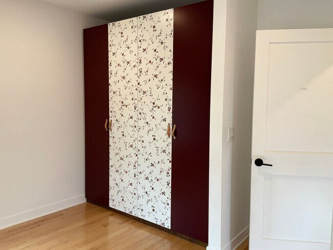 Building Photo - Fully remodeled 4BR 2.5BA colonial in 4 corners area of Silver Spring