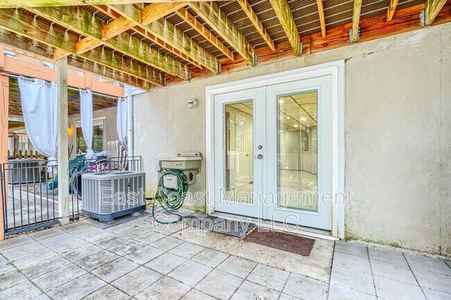 Building Photo - 12 Perryfalls Pl