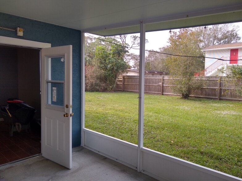 Building Photo - 213 Martin St