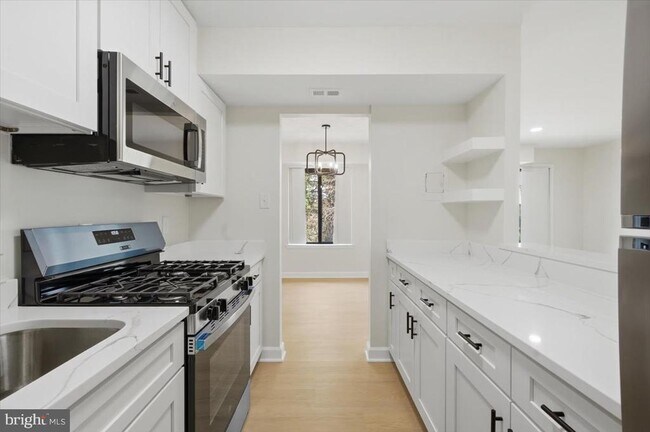 Building Photo - 125 Clubhouse Dr SW