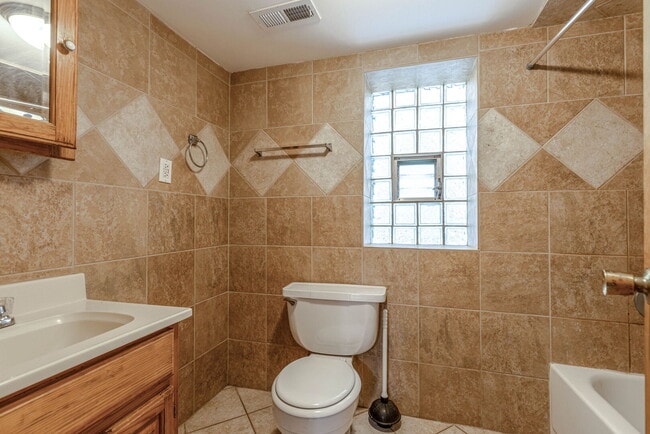 Building Photo - 7408 W Addison St