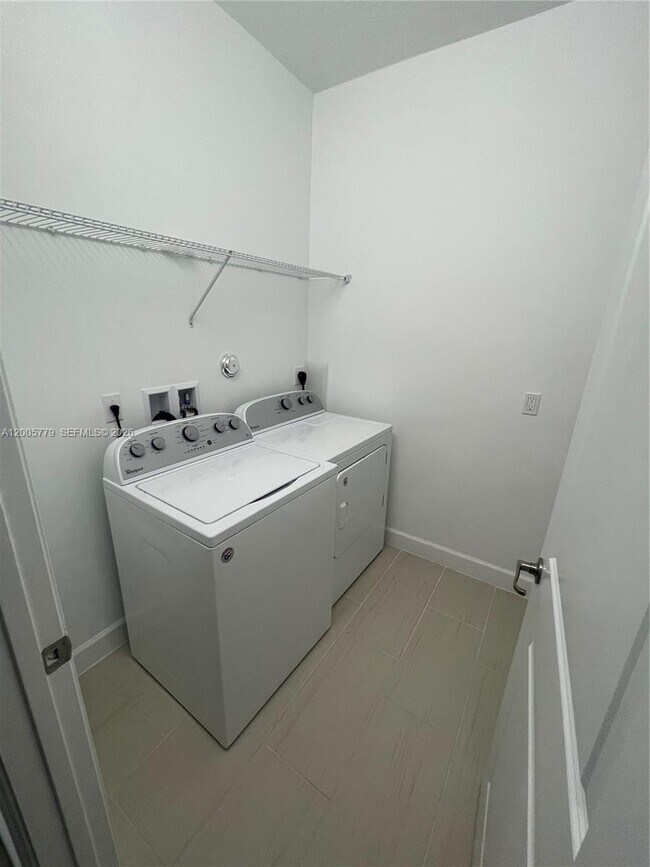 Building Photo - 9019 Kingsmoor Wy