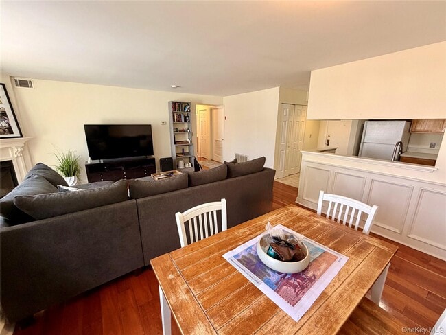 Building Photo - 15 Bayberry Dr