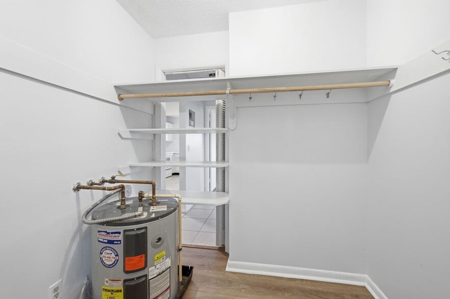 Building Photo - 410 W Palm St