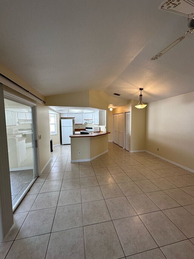 Building Photo - 2BD / 2BA SUNTREE VILLA HOME