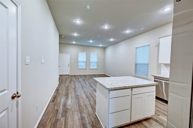 Building Photo - 10196 Barberry St