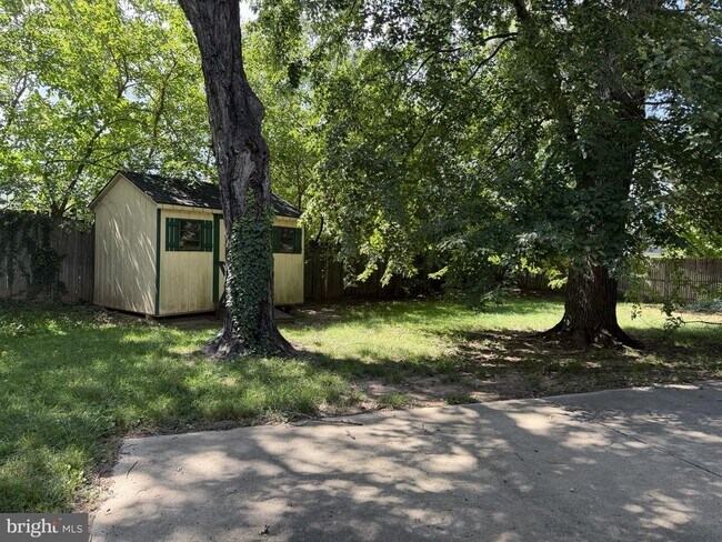 Building Photo - 13100 Cabinwood Dr