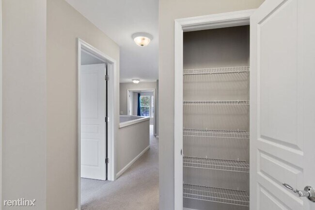 Building Photo - 3 br, 2.5 bath Townhome - 43 Shire Ct