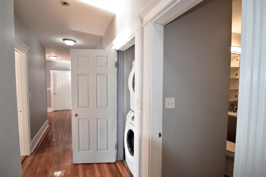 Building Photo - 83 Glenville Ave