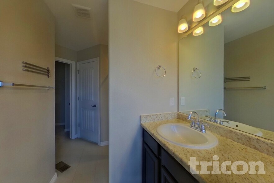 Building Photo - 6748 Lamine Dr